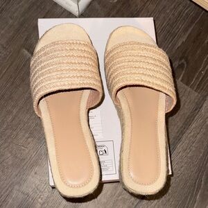 SHEIN Cream Textured Slide Sandals